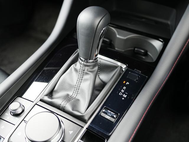 MAZDA3ファストバック 20S ブラックセレクション 衝突被害軽減システム アダプティブクルーズコントロール 全周囲カメラ オートマチックハイビーム 電動シート シートヒーター バックカメラ オートライト LEDヘッドランプ Bluetooth(11枚目)