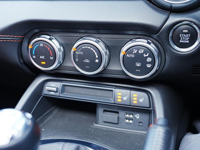 ロードスターＲＦ ＶＳ　テラコッタセレクション　衝突被害軽減システム　オートマチックハイビーム　革シート　シートヒーター　バックカメラ　オートクルーズコントロール　オートライト　ＬＥＤヘッドランプ　ＥＴＣ　Ｂｌｕｅｔｏｏｔｈ（10枚目）