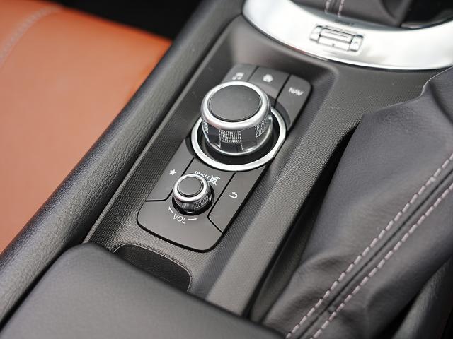 ロードスター ブラウン・トップ　衝突被害軽減システム　オートマチックハイビーム　革シート　シートヒーター　バックカメラ　オートクルーズコントロール　オートライト　ＬＥＤヘッドランプ　ＥＴＣ　Ｂｌｕｅｔｏｏｔｈ（12枚目）