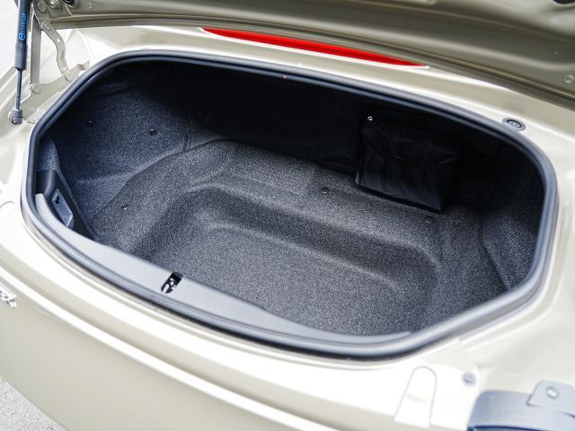 ロードスター ブラウン・トップ　衝突被害軽減システム　オートマチックハイビーム　革シート　シートヒーター　バックカメラ　オートクルーズコントロール　オートライト　ＬＥＤヘッドランプ　ＥＴＣ　Ｂｌｕｅｔｏｏｔｈ（17枚目）