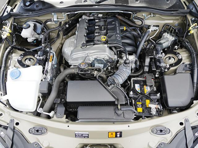 ロードスター ブラウン・トップ　衝突被害軽減システム　オートマチックハイビーム　革シート　シートヒーター　バックカメラ　オートクルーズコントロール　オートライト　ＬＥＤヘッドランプ　ＥＴＣ　Ｂｌｕｅｔｏｏｔｈ（20枚目）