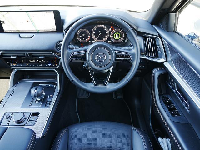 ＣＸ－６０ ＸＤ　エクスクルーシブモード　衝突被害軽減システム　アダプティブクルーズコントロール　全周囲カメラ　オートマチックハイビーム　サンルーフ　４ＷＤ　革シート　電動シート　シートヒーター　バックカメラ　オートライト　ＬＥＤヘッドランプ（4枚目）