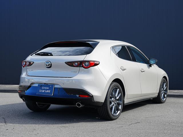 ＭＡＺＤＡ３ファストバック ２０Ｓ　ツーリング　衝突被害軽減システム　アダプティブクルーズコントロール　全周囲カメラ　オートマチックハイビーム　革シート　電動シート　シートヒーター　バックカメラ　オートライト　ＬＥＤヘッドランプ　Ｂｌｕｅｔｏｏｔｈ（2枚目）