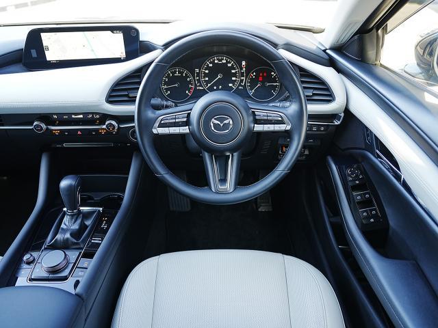 ＭＡＺＤＡ３セダン ２０Ｓ　Ｌパッケージ　衝突被害軽減システム　アダプティブクルーズコントロール　全周囲カメラ　オートマチックハイビーム　４ＷＤ　革シート　電動シート　シートヒーター　バックカメラ　オートライト　ＬＥＤヘッドランプ　ＥＴＣ（4枚目）