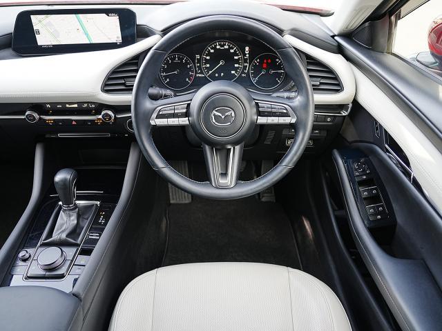 MAZDA3セダン 20S Lパッケージ 衝突被害軽減システム アダプティブクルーズコントロール オートマチックハイビーム 革シート 電動シート シートヒーター バックカメラ オートライト LEDヘッドランプ ETC Bluetooth(4枚目)