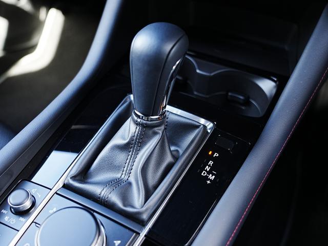 MAZDA3ファストバック XD ブラックトーンエディション 衝突被害軽減システム アダプティブクルーズコントロール 全周囲カメラ オートマチックハイビーム 電動シート シートヒーター バックカメラ オートライト LEDヘッドランプ ETC Bluetooth(11枚目)