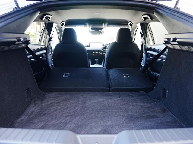 MAZDA3ファストバック XD ブラックトーンエディション 衝突被害軽減システム アダプティブクルーズコントロール 全周囲カメラ オートマチックハイビーム 電動シート シートヒーター バックカメラ オートライト LEDヘッドランプ ETC Bluetooth(17枚目)