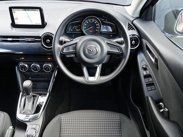 デミオ 13S 衝突被害軽減システム オートマチックハイビーム 4WD シートヒーター バックカメラ オートライト LEDヘッドランプ Bluetooth(4枚目)