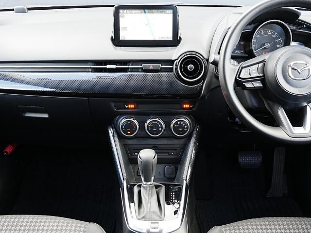 デミオ 13S 衝突被害軽減システム オートマチックハイビーム 4WD シートヒーター バックカメラ オートライト LEDヘッドランプ Bluetooth(6枚目)