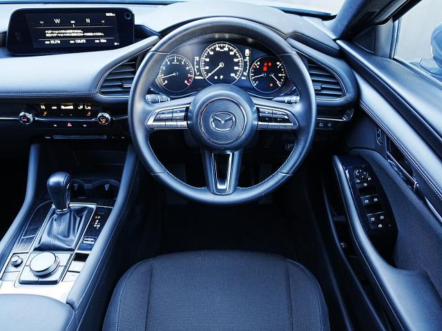 MAZDA3ファストバック 15Sツーリング 衝突被害軽減システム アダプティブクルーズコントロール 全周囲カメラ オートマチックハイビーム バックカメラ オートライト LEDヘッドランプ Bluetooth(4枚目)