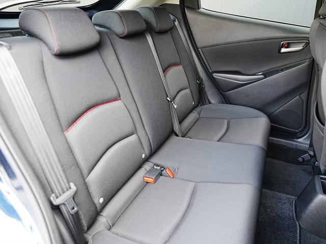 ＭＡＺＤＡ２ １５Ｓ　ブラックトーンエディション　衝突被害軽減システム　アダプティブクルーズコントロール　全周囲カメラ　オートマチックハイビーム　バックカメラ　オートライト　ＬＥＤヘッドランプ　ＥＴＣ　Ｂｌｕｅｔｏｏｔｈ（16枚目）