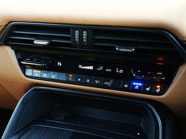 ＣＸ－６０ ＸＤ－ハイブリッド　プレミアムスポーツ　衝突被害軽減システム　アダプティブクルーズコントロール　全周囲カメラ　オートマチックハイビーム　サンルーフ　４ＷＤ　電動シート　シートヒーター　バックカメラ　オートライト　ＬＥＤヘッドランプ　ＥＴＣ（10枚目）