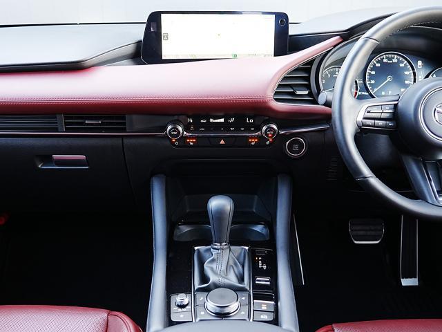 MAZDA3ファストバック 20Sプロアクティブ ツーリングセレクション 衝突被害軽減システム アダプティブクルーズコントロール 全周囲カメラ オートマチックハイビーム 革シート 電動シート シートヒーター バックカメラ オートライト LEDヘッドランプ ETC(6枚目)