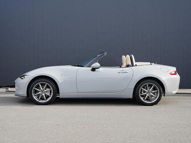 ロードスター Sレザーパッケージ Vセレクション 衝突被害軽減システム アダプティブクルーズコントロール オートマチックハイビーム 革シート シートヒーター バックカメラ オートライト LEDヘッドランプ ETC Bluetooth(3枚目)