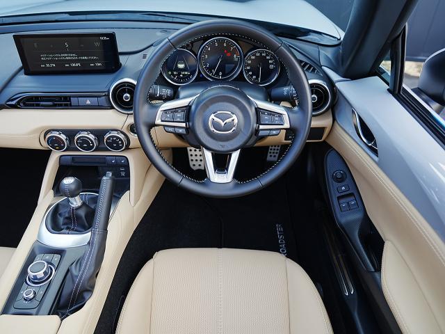 ロードスター Sレザーパッケージ Vセレクション 衝突被害軽減システム アダプティブクルーズコントロール オートマチックハイビーム 革シート シートヒーター バックカメラ オートライト LEDヘッドランプ ETC Bluetooth(4枚目)