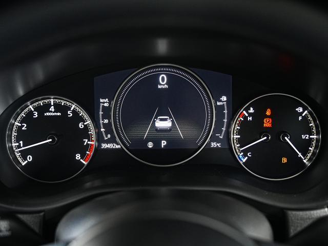 �����̃��[�^�[�����Ƃ��A�u���E�Ώ́v���ӎ����ăf�U�C�����ꂽ���[�^�[�p�l���B�h���C�o�[�֒��S�����ӎ������A�u�ǂ��܂ł������Ă��������v�Ǝv�킹�Ă����f�U�C���ł��B