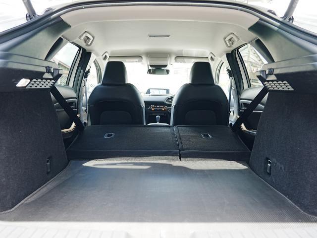 ��^�̃X�[�c�P�[�X��A��ʓI�ȃx�r�[�J�[���ςݍ��߂���p�I�ȍL������������Q�b�W���[���ł��B�㕔���Ȃ�|���΂�������̉ו���ς߂�t���b�g�ȃ��Q�b�W�X�y�[�X�ɂȂ�܂��B