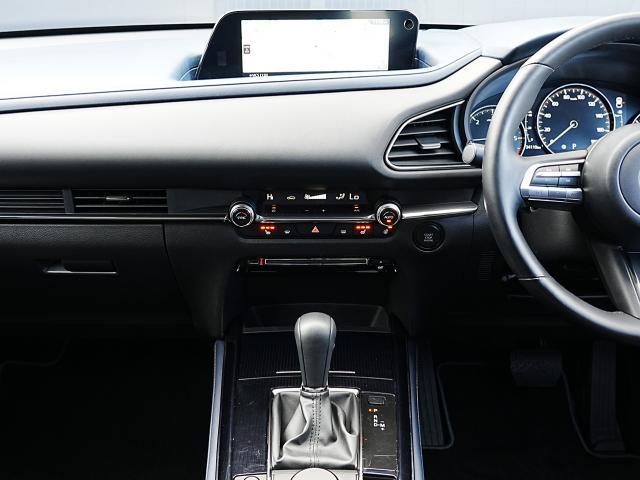 �O�ꂵ�Ė��ʂ�r�����A�{����˂��l�߂邱�ƂŃV���v���Ȕ������Ƌ@�\���𗼗����Ă��܂��B