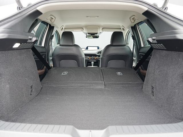 ��^�̃X�[�c�P�[�X��A��ʓI�ȃx�r�[�J�[���ςݍ��߂���p�I�ȍL������������Q�b�W���[���ł��B�㕔���Ȃ�|���΂�������̉ו���ς߂�t���b�g�ȃ��Q�b�W�X�y�[�X�ɂȂ�܂��B