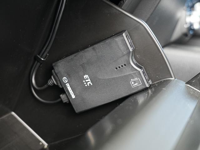 ＣＸ－５ ＸＤ　フィールドジャーニー　衝突被害軽減システム　アダプティブクルーズコントロール　全周囲カメラ　オートマチックハイビーム　４ＷＤ　革シート　電動シート　シートヒーター　バックカメラ　オートライト　ＬＥＤヘッドランプ　ＥＴＣ（14枚目）