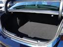 充分な広さ(大型スーツケース3個分)のトランクルームです☆リアシートバックを前に倒せば、長尺のお荷物にも対応できるようになっています。