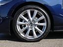 18インチ純正アルミホイールを装備。タイヤサイズは215/45R18となります。