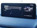こちらのお車には先進安全装備が多数搭載されています。衝突被害を回避あるいは軽減するためのブレーキや、後方死角からの接近警報、車線逸脱を防止する警報装置など、詳しくはスタッフまでお尋ねください。