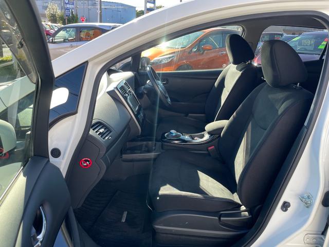 リーフ Ｘ　サンクスエディション（３０ｋｗｈ）　１０セグメント　衝突被害軽減ブレーキ　ＳＤナビ　フルセグＴＶ　アラウンドビューモニター　ＥＴＣ　ドライブレコーダー　Ｂｌｕｅｔｏｏｔｈ接続　クルーズコントロール　シートヒーター（13枚目）