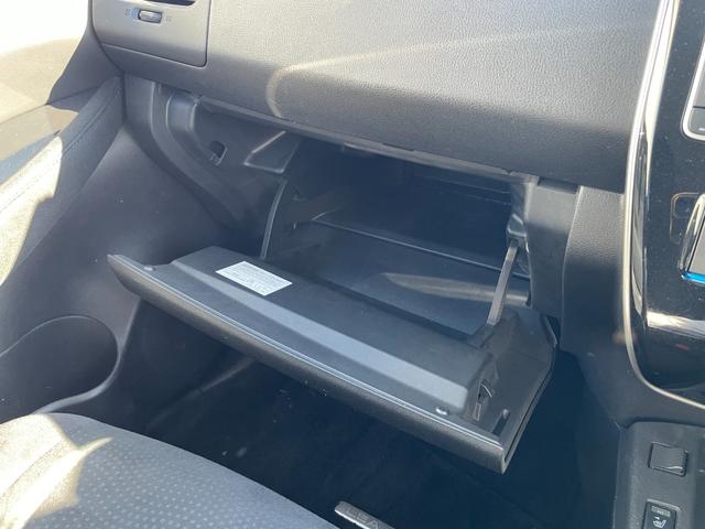 リーフ Ｘ　サンクスエディション（３０ｋｗｈ）　１０セグメント　衝突被害軽減ブレーキ　ＳＤナビ　フルセグＴＶ　アラウンドビューモニター　ＥＴＣ　ドライブレコーダー　Ｂｌｕｅｔｏｏｔｈ接続　クルーズコントロール　シートヒーター（35枚目）