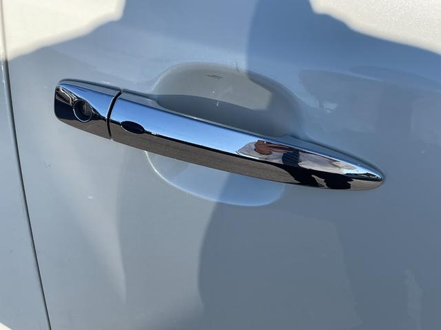 リーフ Ｘ　サンクスエディション（３０ｋｗｈ）　１０セグメント　衝突被害軽減ブレーキ　ＳＤナビ　フルセグＴＶ　アラウンドビューモニター　ＥＴＣ　ドライブレコーダー　Ｂｌｕｅｔｏｏｔｈ接続　クルーズコントロール　シートヒーター（38枚目）