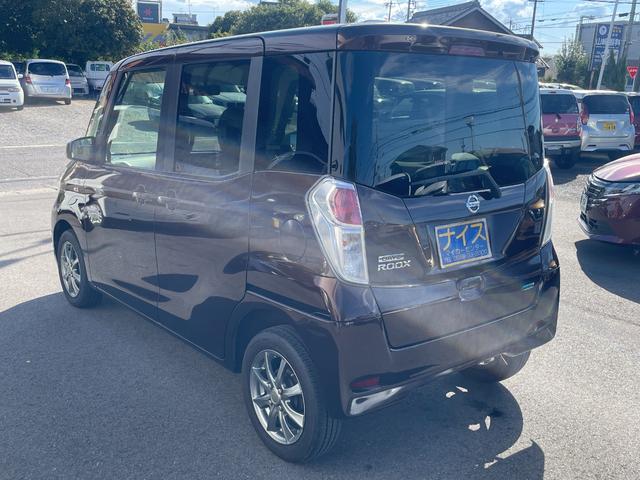 デイズルークス Ｓ　４ＷＤ　メモリーナビ　ワンセグＴＶ　運転席ヒーター　キーレスキー　アイドリングストップ　電動格納ドアミラー（6枚目）