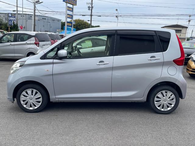 デイズ Ｊ　オーディオ　ＣＤ再生　ＡＵＸ接続　ＦＭ／ＡＭラジオ　ＥＴＣ　電動格納ドアミラー　ドアバイザー　純正フフロアマット（5枚目）