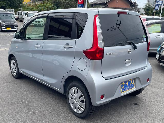 デイズ Ｊ　オーディオ　ＣＤ再生　ＡＵＸ接続　ＦＭ／ＡＭラジオ　ＥＴＣ　電動格納ドアミラー　ドアバイザー　純正フフロアマット（6枚目）