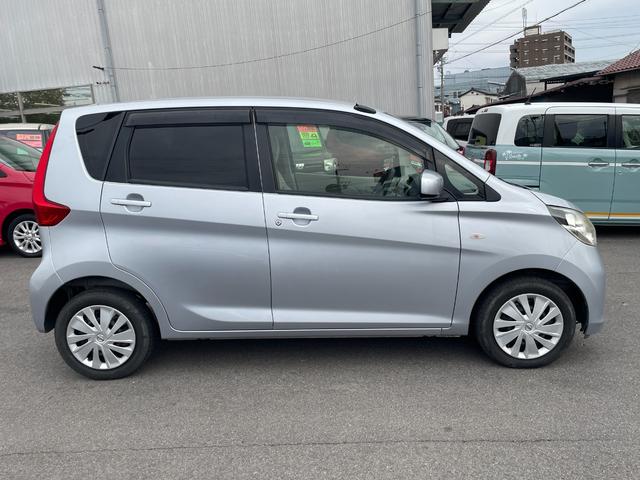 デイズ Ｊ　オーディオ　ＣＤ再生　ＡＵＸ接続　ＦＭ／ＡＭラジオ　ＥＴＣ　電動格納ドアミラー　ドアバイザー　純正フフロアマット（9枚目）