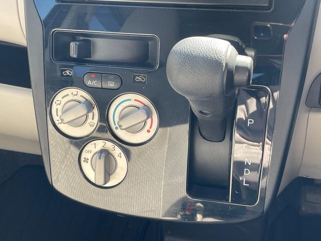 デイズ J SDナビ ワンセグTV AUX接続 キーレスキー 純正フロアマット ドアバイザー(24枚目)