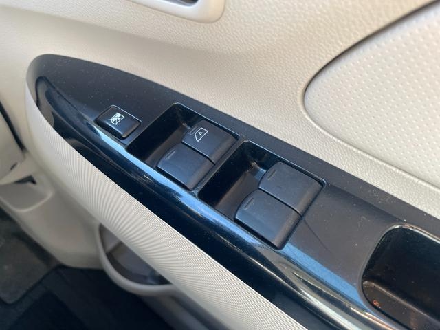 デイズ J SDナビ ワンセグTV AUX接続 キーレスキー 純正フロアマット ドアバイザー(30枚目)