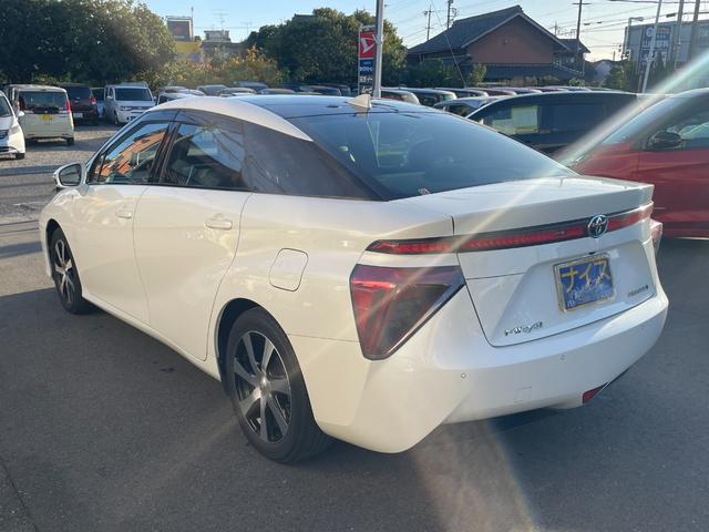 ＭＩＲＡＩ ベースグレード　トヨタセーフティセンス　純正９インチＳＤナビ　フルセグＴＶ　バックカメラ　ＥＴＣ　Ｂｌｕｅｔｏｏｔｈ接続　クルーズコントロール　シートヒーター　ステアリングヒーター　パワーシート　ＬＥＤヘッドライト（6枚目）