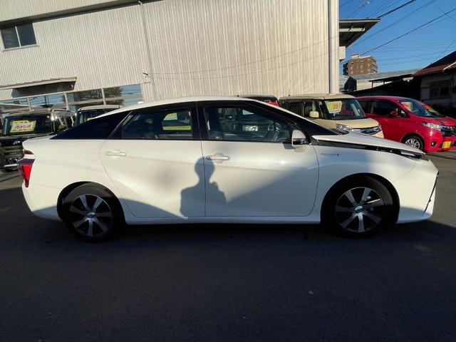 ＭＩＲＡＩ ベースグレード　トヨタセーフティセンス　純正９インチＳＤナビ　フルセグＴＶ　バックカメラ　ＥＴＣ　Ｂｌｕｅｔｏｏｔｈ接続　クルーズコントロール　シートヒーター　ステアリングヒーター　パワーシート　ＬＥＤヘッドライト（9枚目）