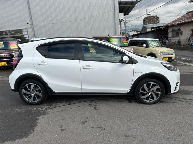 アクア クロスオーバー　トヨタセーフティセンス　ＳＤナビ　フルセグＴＶ　バックカメラ　ドライブレコーダー　ＥＴＣ　Ｂｌｕｅｔｏｏｔｈ接続　スマートキー　プッシュスタート（9枚目）