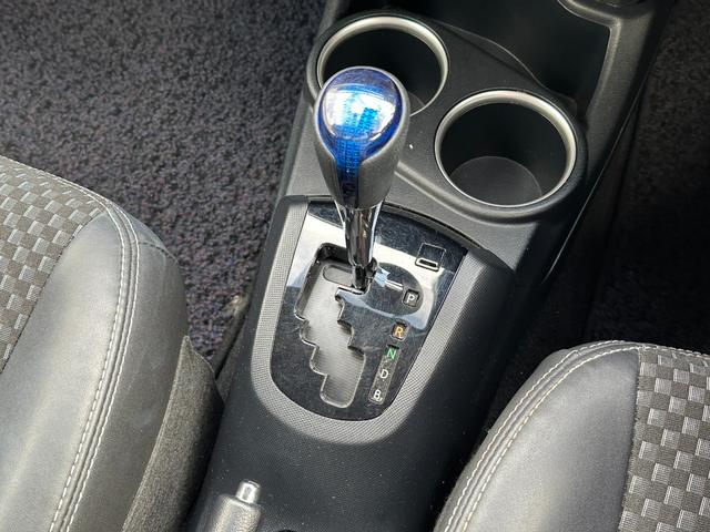 アクア クロスオーバー　トヨタセーフティセンス　ＳＤナビ　フルセグＴＶ　バックカメラ　ドライブレコーダー　ＥＴＣ　Ｂｌｕｅｔｏｏｔｈ接続　スマートキー　プッシュスタート（27枚目）