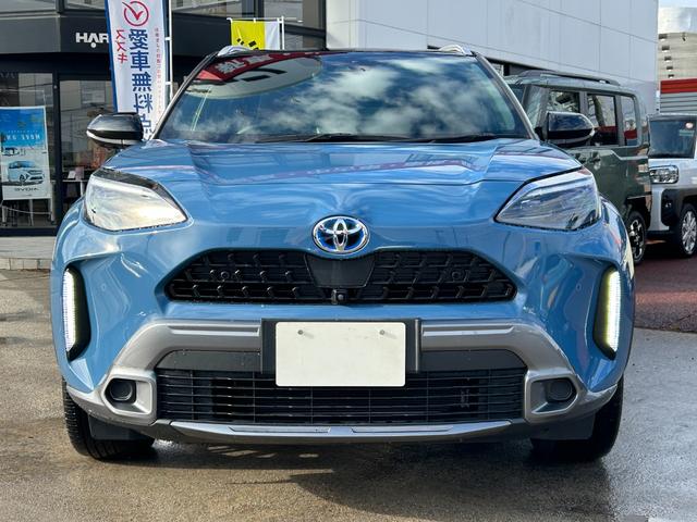 ヤリスクロス ハイブリッドＺ　アドベンチャー　純正ディスプレイオーディオ　ナビ　パノラマモニター　トヨタセーフティセンス　ＢＳＭ　パーキングサポートブレーキ　シートヒーター　ステアリングヒーター　ルーフレール　ＬＥＤヘッド　ハーフレザーシート（2枚目）