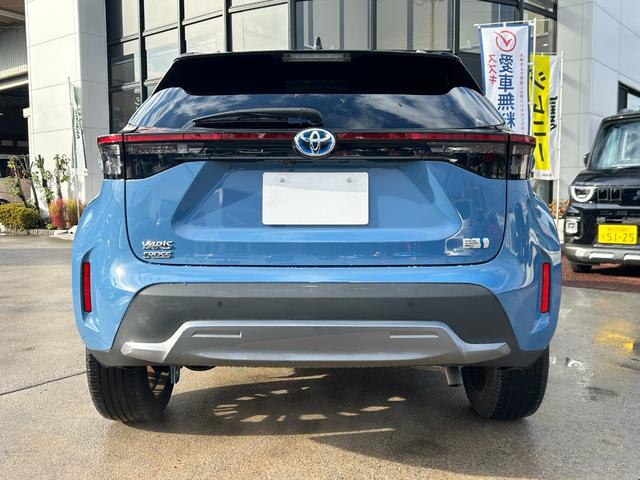 ヤリスクロス ハイブリッドＺ　アドベンチャー　純正ディスプレイオーディオ　ナビ　パノラマモニター　トヨタセーフティセンス　ＢＳＭ　パーキングサポートブレーキ　シートヒーター　ステアリングヒーター　ルーフレール　ＬＥＤヘッド　ハーフレザーシート（6枚目）