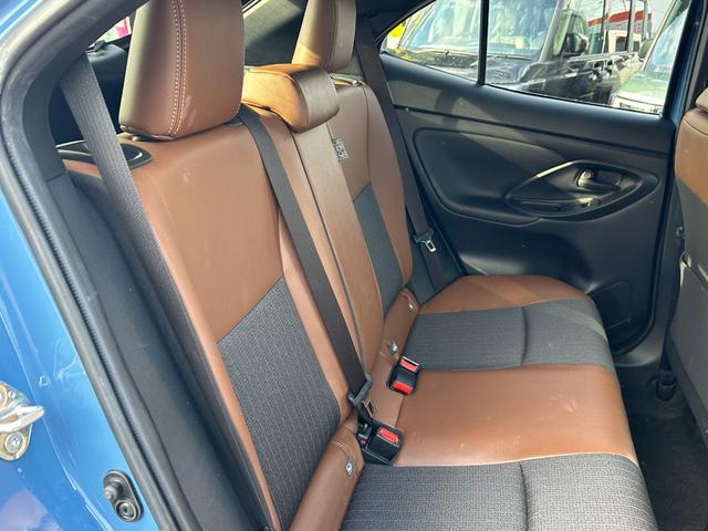 ヤリスクロス ハイブリッドＺ　アドベンチャー　純正ディスプレイオーディオ　ナビ　パノラマモニター　トヨタセーフティセンス　ＢＳＭ　パーキングサポートブレーキ　シートヒーター　ステアリングヒーター　ルーフレール　ＬＥＤヘッド　ハーフレザーシート（16枚目）