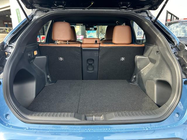 ヤリスクロス ハイブリッドＺ　アドベンチャー　純正ディスプレイオーディオ　ナビ　パノラマモニター　トヨタセーフティセンス　ＢＳＭ　パーキングサポートブレーキ　シートヒーター　ステアリングヒーター　ルーフレール　ＬＥＤヘッド　ハーフレザーシート（18枚目）