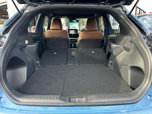 ヤリスクロス ハイブリッドＺ　アドベンチャー　純正ディスプレイオーディオ　ナビ　パノラマモニター　トヨタセーフティセンス　ＢＳＭ　パーキングサポートブレーキ　シートヒーター　ステアリングヒーター　ルーフレール　ＬＥＤヘッド　ハーフレザーシート（19枚目）