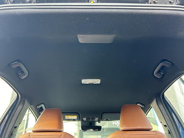 ヤリスクロス ハイブリッドＺ　アドベンチャー　純正ディスプレイオーディオ　ナビ　パノラマモニター　トヨタセーフティセンス　ＢＳＭ　パーキングサポートブレーキ　シートヒーター　ステアリングヒーター　ルーフレール　ＬＥＤヘッド　ハーフレザーシート（20枚目）