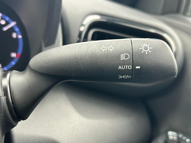 ヤリスクロス ハイブリッドＺ　アドベンチャー　純正ディスプレイオーディオ　ナビ　パノラマモニター　トヨタセーフティセンス　ＢＳＭ　パーキングサポートブレーキ　シートヒーター　ステアリングヒーター　ルーフレール　ＬＥＤヘッド　ハーフレザーシート（26枚目）