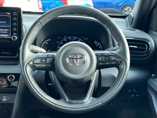 ヤリスクロス ハイブリッドＺ　アドベンチャー　純正ディスプレイオーディオ　ナビ　パノラマモニター　トヨタセーフティセンス　ＢＳＭ　パーキングサポートブレーキ　シートヒーター　ステアリングヒーター　ルーフレール　ＬＥＤヘッド　ハーフレザーシート（27枚目）