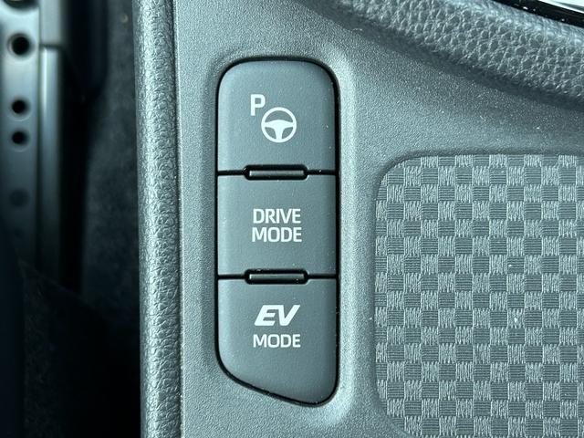 ヤリスクロス ハイブリッドＺ　アドベンチャー　純正ディスプレイオーディオ　ナビ　パノラマモニター　トヨタセーフティセンス　ＢＳＭ　パーキングサポートブレーキ　シートヒーター　ステアリングヒーター　ルーフレール　ＬＥＤヘッド　ハーフレザーシート（33枚目）