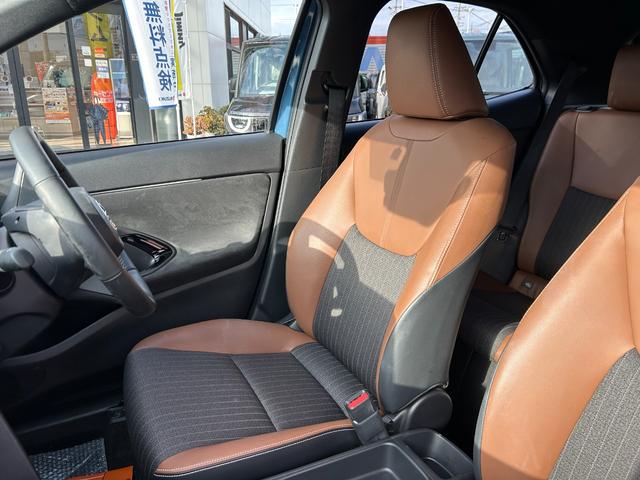 ヤリスクロス ハイブリッドＺ　アドベンチャー　純正ディスプレイオーディオ　ナビ　パノラマモニター　トヨタセーフティセンス　ＢＳＭ　パーキングサポートブレーキ　シートヒーター　ステアリングヒーター　ルーフレール　ＬＥＤヘッド　ハーフレザーシート（42枚目）